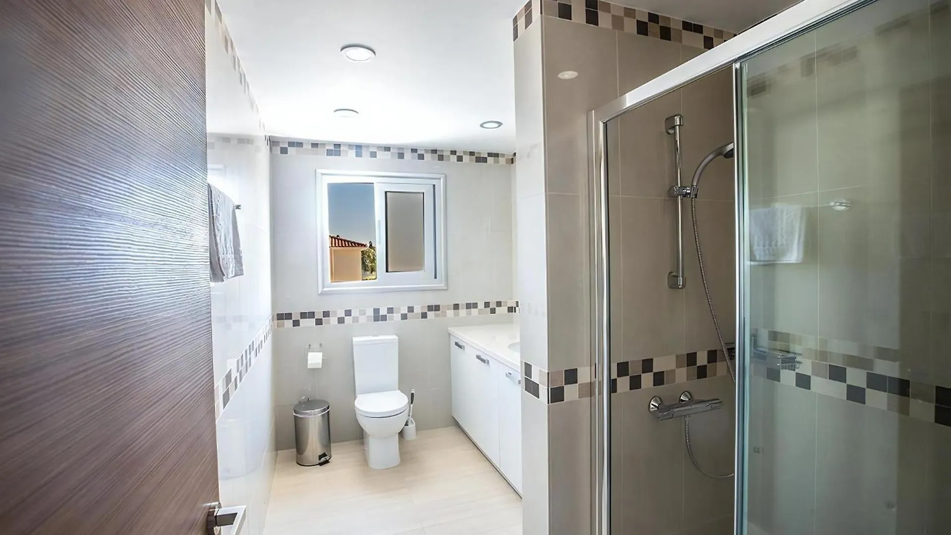 Villa Dafnis Platina - Lovely 4 Bedroom Protaras Villa With Private Pool - Close To The Beach